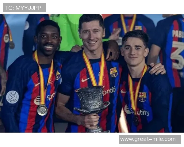 巴萨队的足球明星阵容揭秘有哪些传奇球员闪耀绿茵场